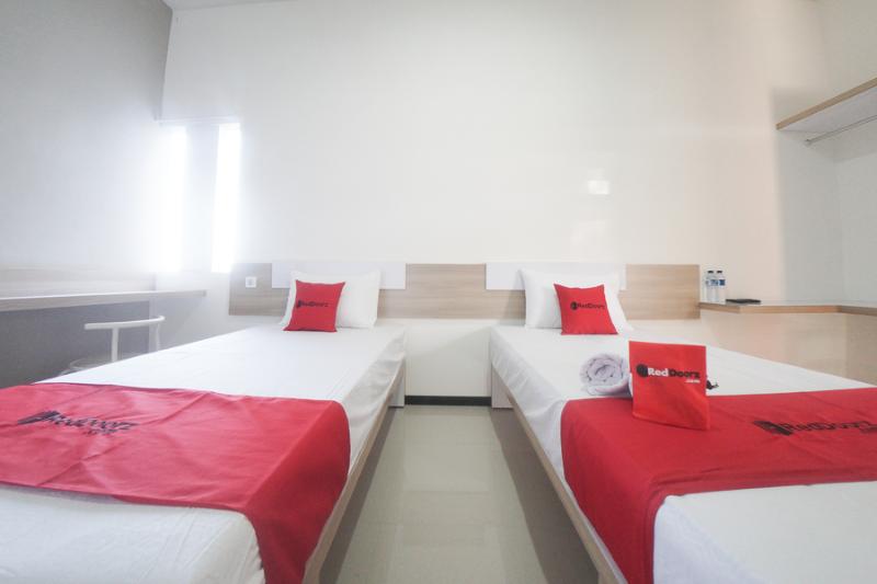 בית מלון כפרי Reddoorz Syariah Near Transmart Mx Malang