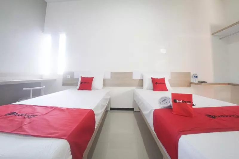 Hotelli Reddoorz Syariah Near Transmart Mx Malang