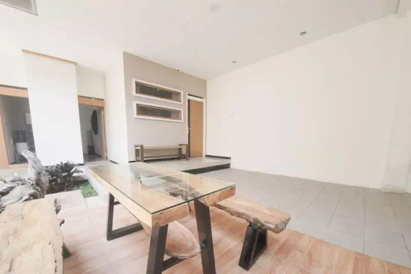 Hotelli Reddoorz Syariah Near Transmart Mx Malang