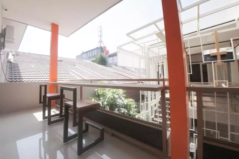 Hotelli Reddoorz Syariah Near Transmart Mx Malang