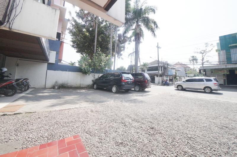 בית מלון כפרי Reddoorz Syariah Near Transmart Mx Malang