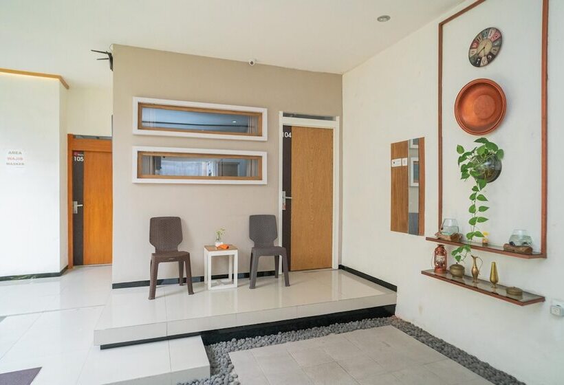 בית מלון כפרי Reddoorz Syariah Near Transmart Mx Malang