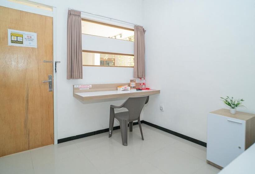 בית מלון כפרי Reddoorz Syariah Near Transmart Mx Malang