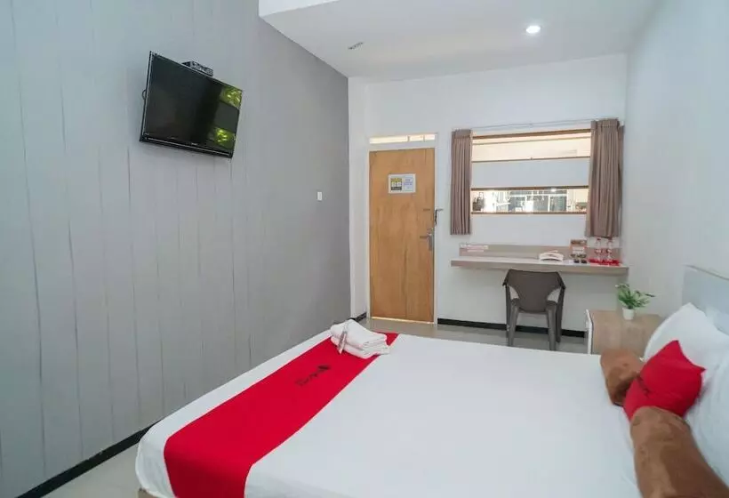 Hotelli Reddoorz Syariah Near Transmart Mx Malang