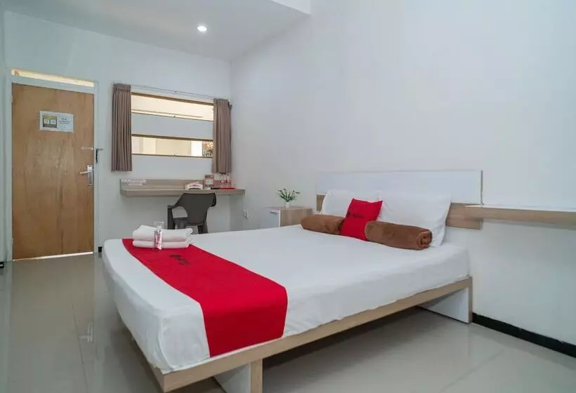 Hotelli Reddoorz Syariah Near Transmart Mx Malang