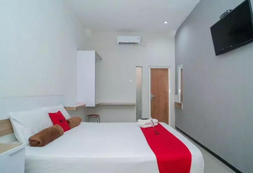 Hotelli Reddoorz Syariah Near Transmart Mx Malang