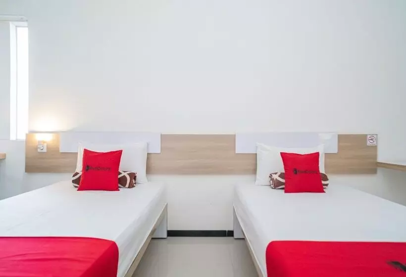 Hotelli Reddoorz Syariah Near Transmart Mx Malang