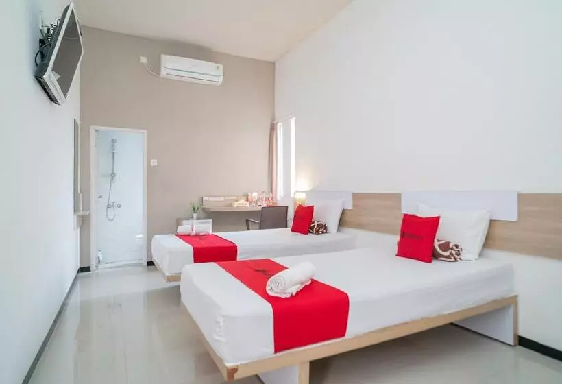 Hotelli Reddoorz Syariah Near Transmart Mx Malang