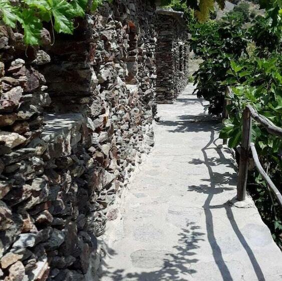 Refugio Arrabales De La Alpujarra Hostel