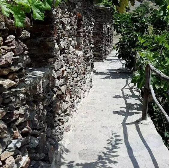 Refugio Arrabales De La Alpujarra   Hostel