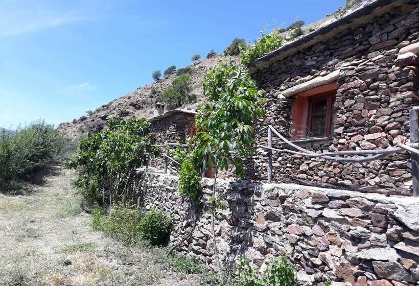 Refugio Arrabales De La Alpujarra Hostel