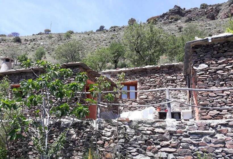 Refugio Arrabales De La Alpujarra Hostel