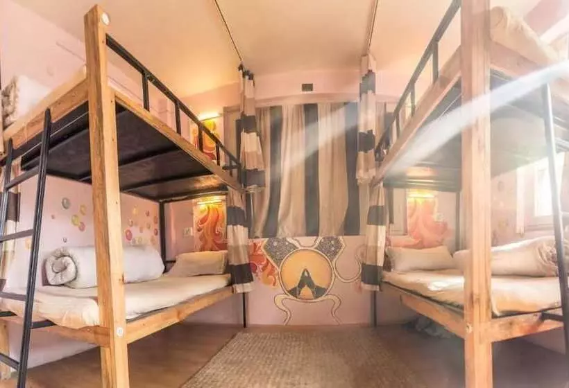Wanderthirst Hostel