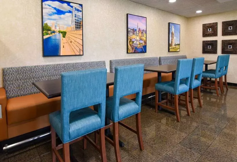 ホテル Best Western Plus Indianapolis North At Pyramids