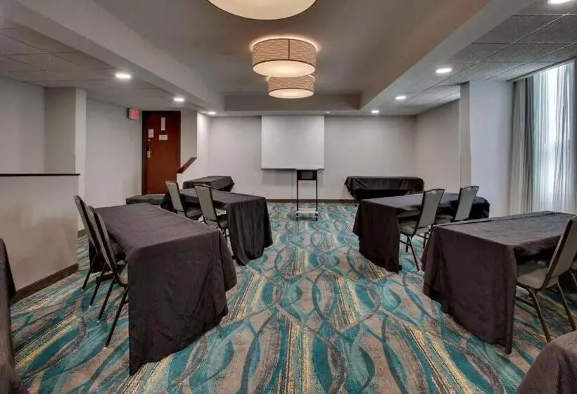 ホテル Best Western Plus Indianapolis North At Pyramids