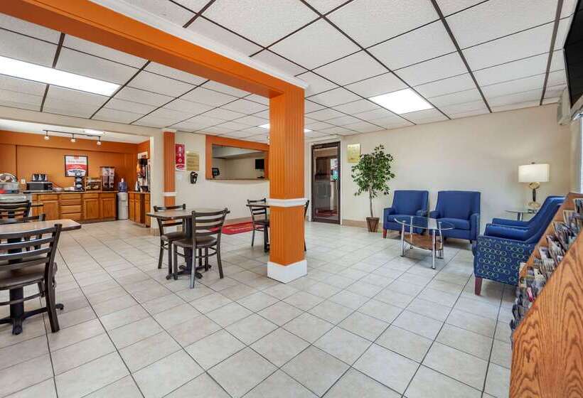 בית מלון כפרי Econo Lodge Hays I 70