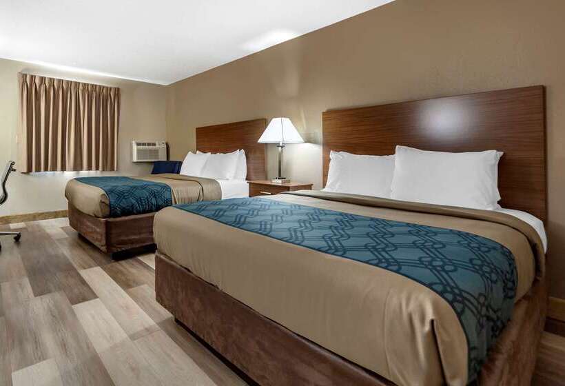 בית מלון כפרי Econo Lodge Hays I 70