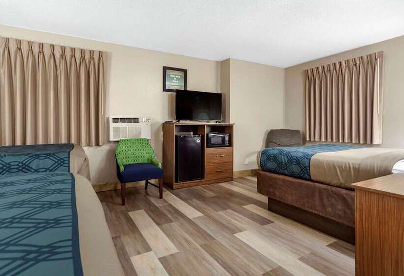 בית מלון כפרי Econo Lodge Hays I 70