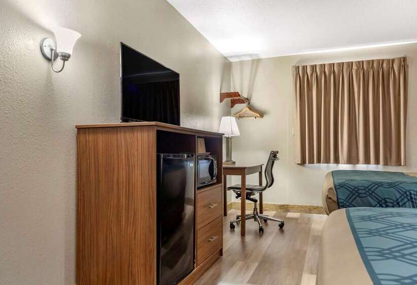 בית מלון כפרי Econo Lodge Hays I 70