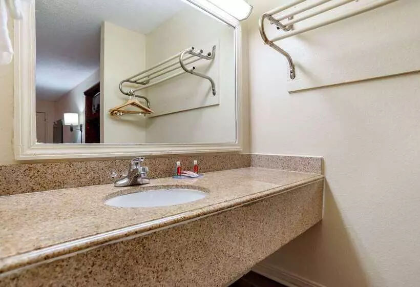 هتل Econo Lodge Pearl