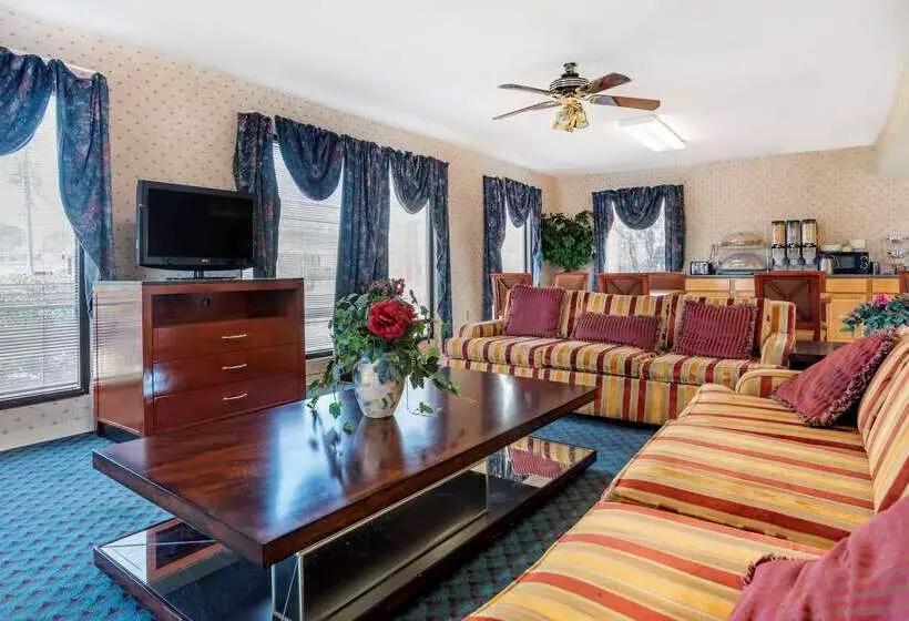 هتل Econo Lodge Pearl