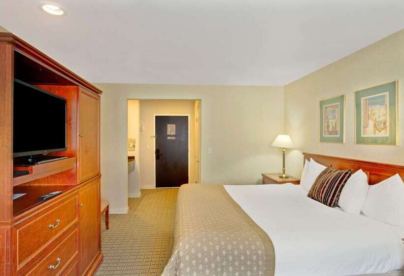 בית מלון כפרי Ramada By Wyndham Draper