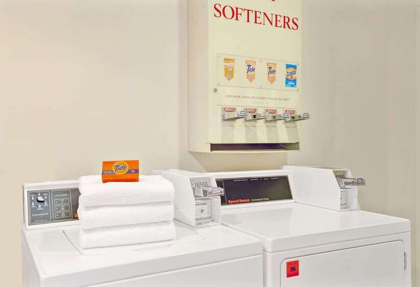 בית מלון כפרי Ramada By Wyndham Draper