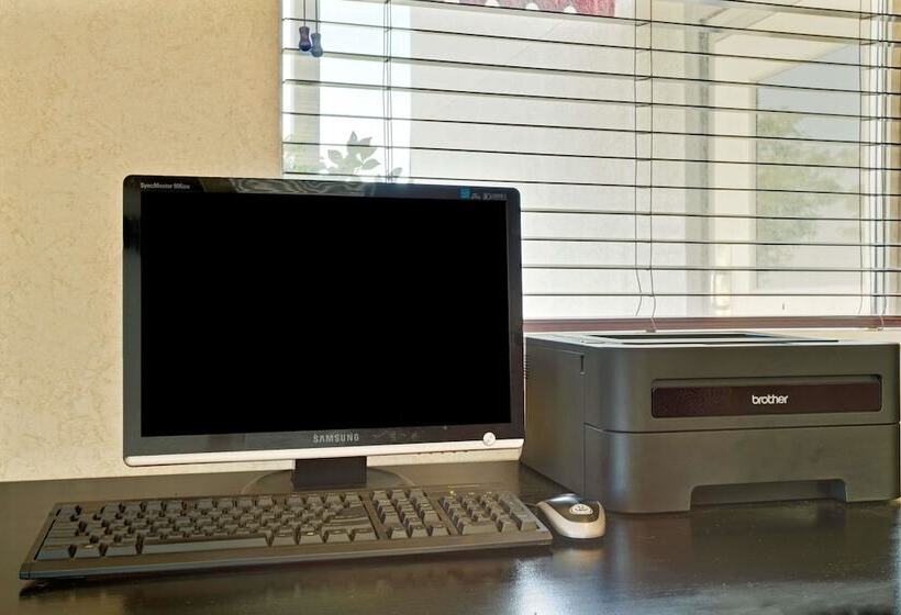 בית מלון כפרי Ramada By Wyndham Draper