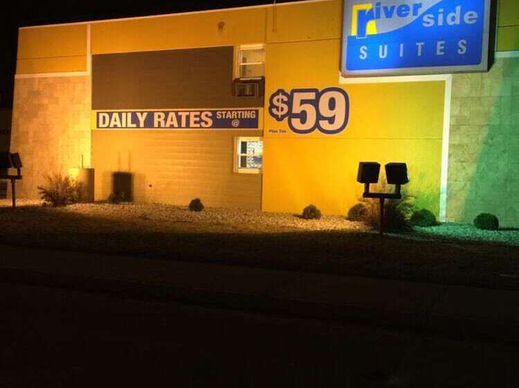 בית מלון כפרי Riverside Suites