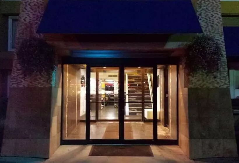 酒店 Riverside Suites