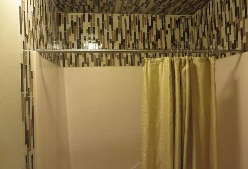 酒店 Riverside Suites