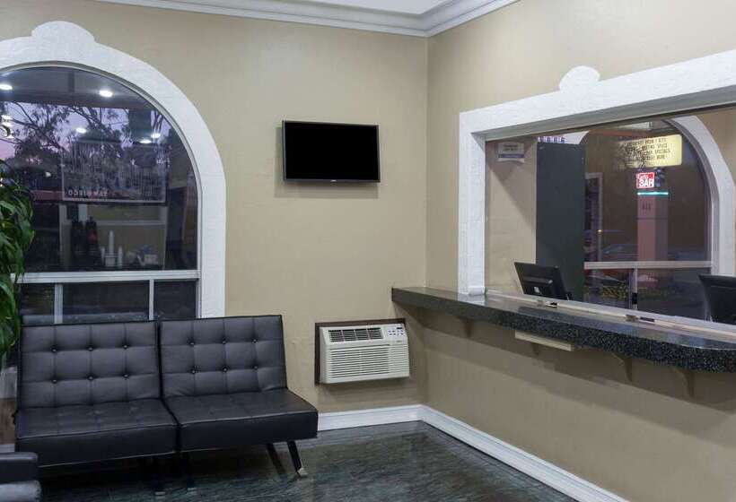 Super 8 By Wyndham San Diego Hotel Circle