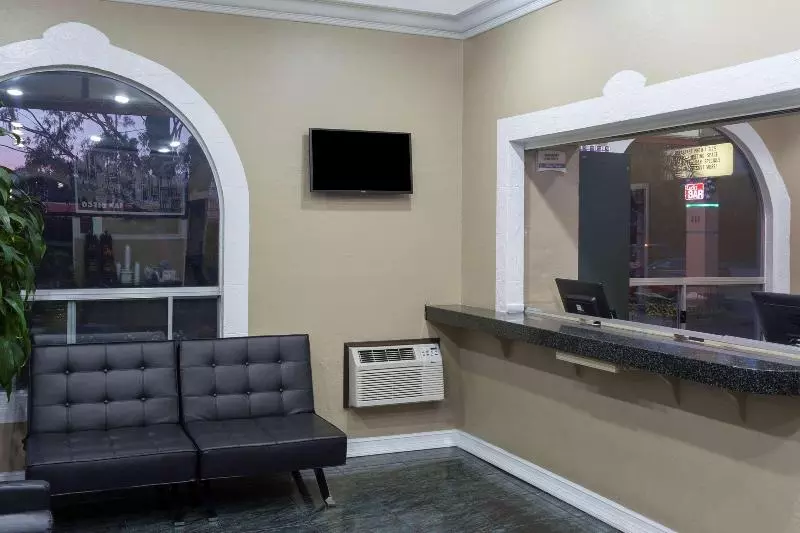 Super 8 By Wyndham San Diego Hotel Circle