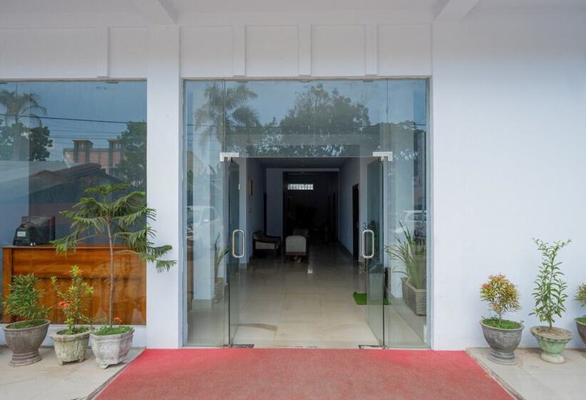 호텔 Reddoorz Near Taman Kota Kendari