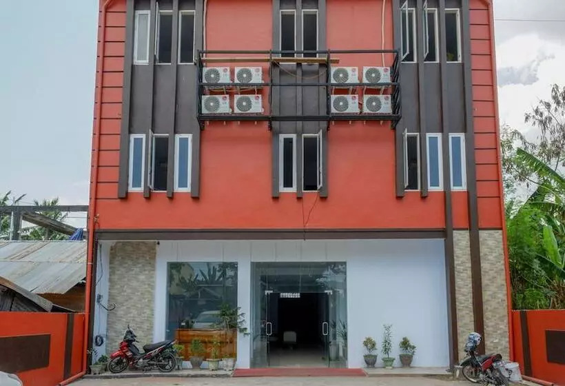 Hotelli Reddoorz Near Taman Kota Kendari