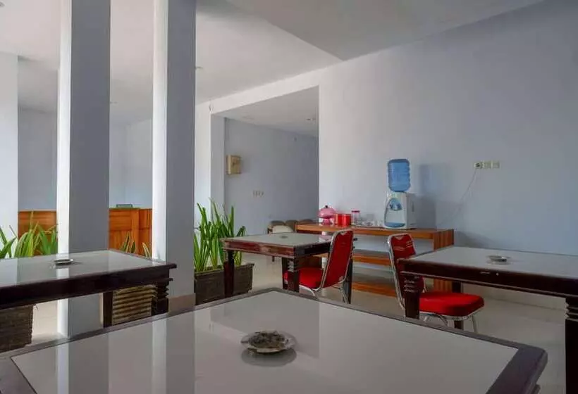 Hotelli Reddoorz Near Taman Kota Kendari