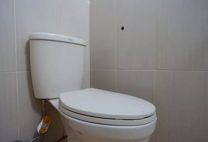 Hotelli Reddoorz Near Taman Kota Kendari