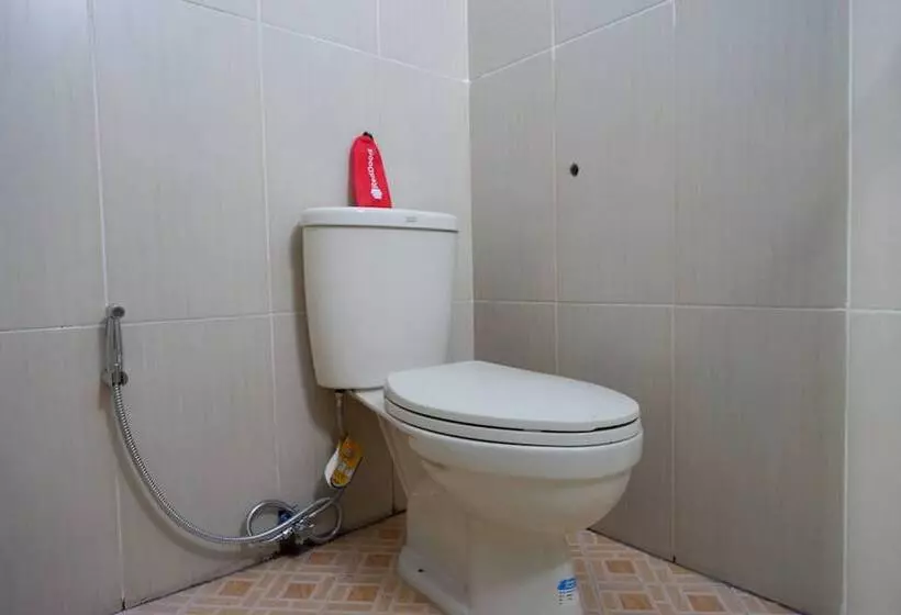 Hotelli Reddoorz Near Taman Kota Kendari