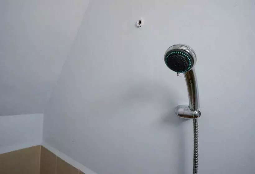 Hotelli Reddoorz Near Taman Kota Kendari