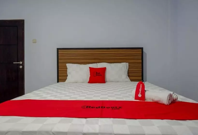 Hotelli Reddoorz Near Taman Kota Kendari