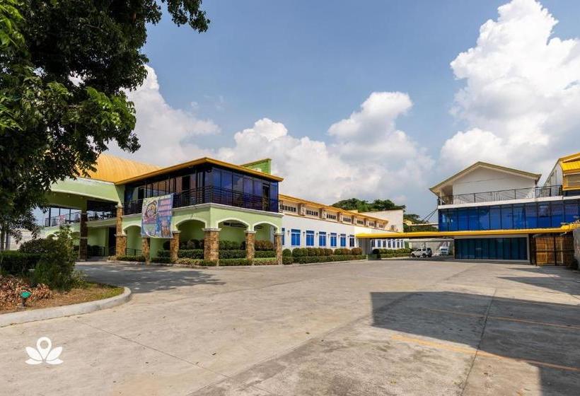 בית מלון כפרי Zen Rooms Rosario Resort Batangas