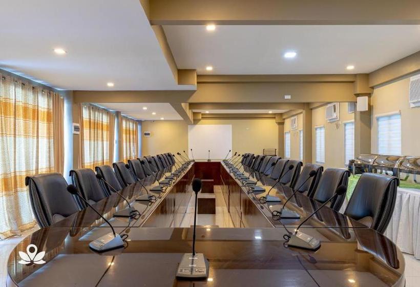 בית מלון כפרי Zen Rooms Rosario Resort Batangas