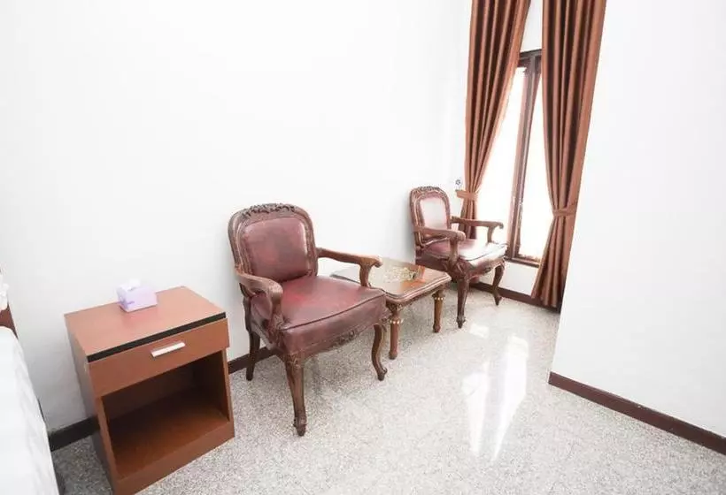 ペンション Reddoorz Syariah Near Bundaran Joeang