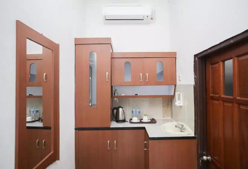 ペンション Reddoorz Syariah Near Bundaran Joeang