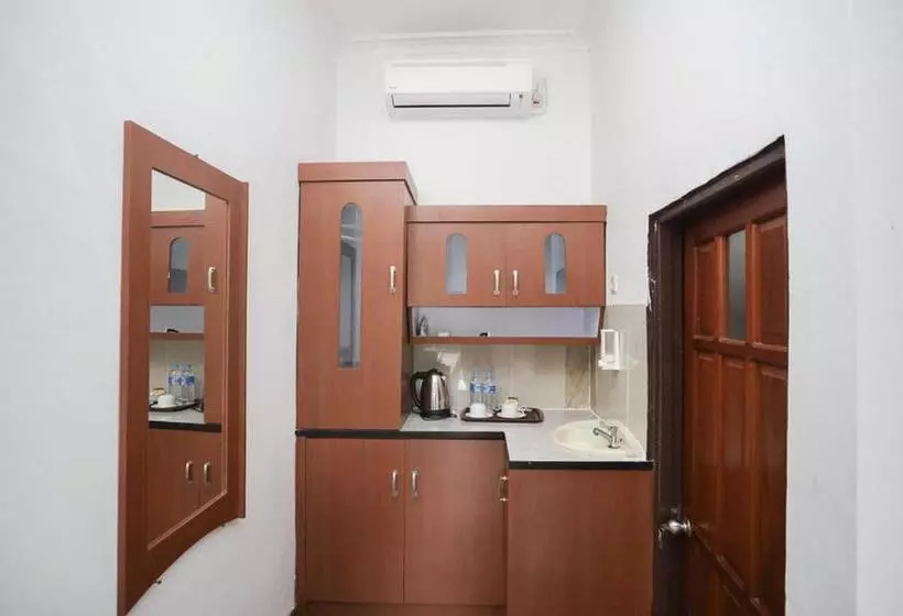 ペンション Reddoorz Syariah Near Bundaran Joeang