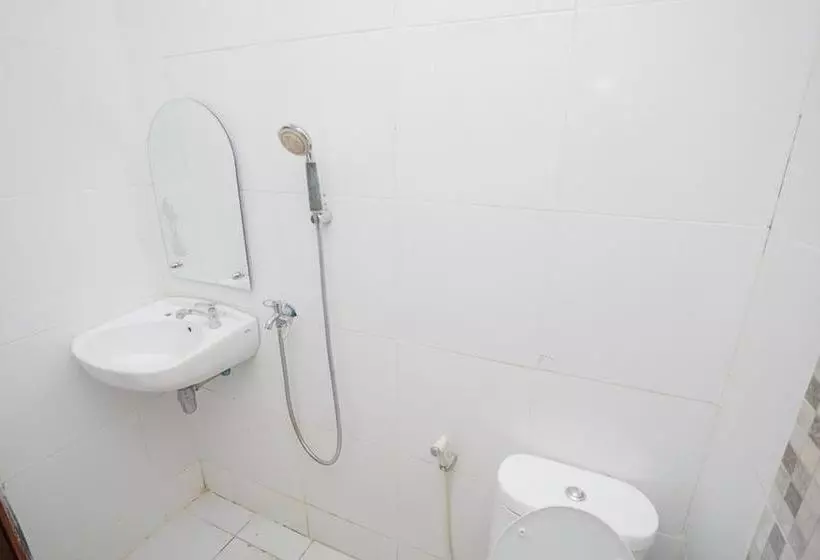 ペンション Reddoorz Syariah Near Bundaran Joeang