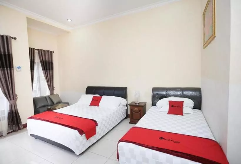 ペンション Reddoorz Syariah Near Bundaran Joeang