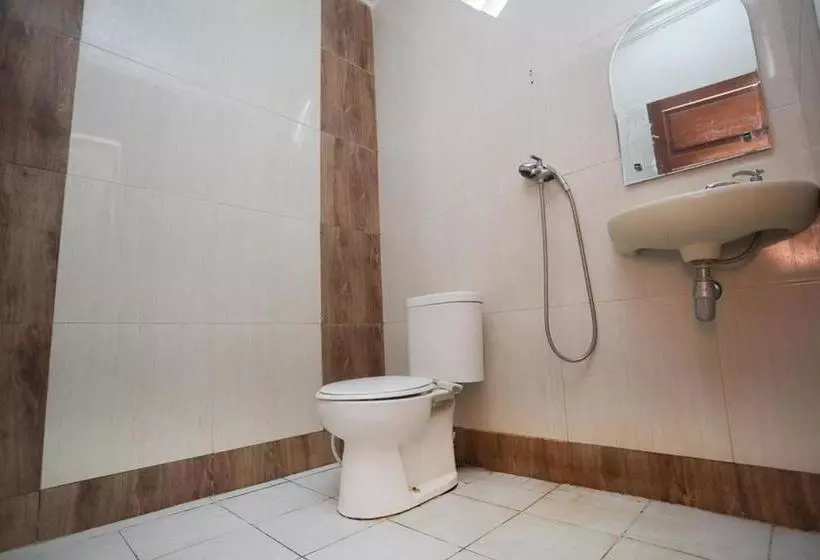 ペンション Reddoorz Syariah Near Bundaran Joeang