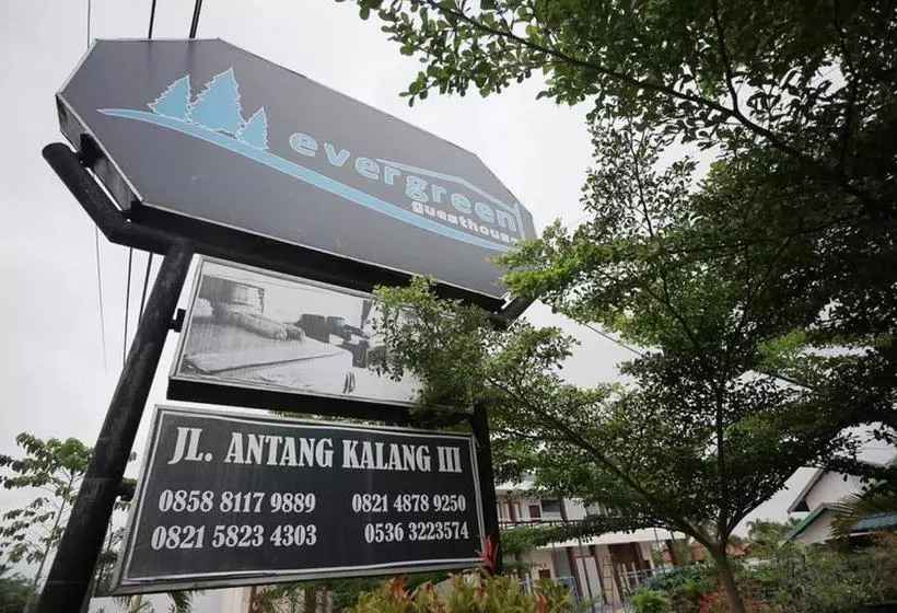 ペンション Reddoorz Syariah Near Bundaran Joeang