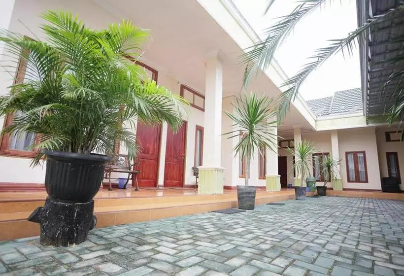 ペンション Reddoorz Syariah Near Bundaran Joeang